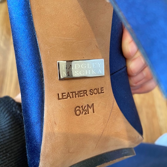 Badgley Mischka Navy satin open-toe heels - Picture 11 of 13